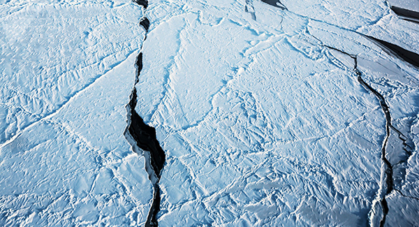 Detectan unos misteriosos huecos en el hielo del Ártico