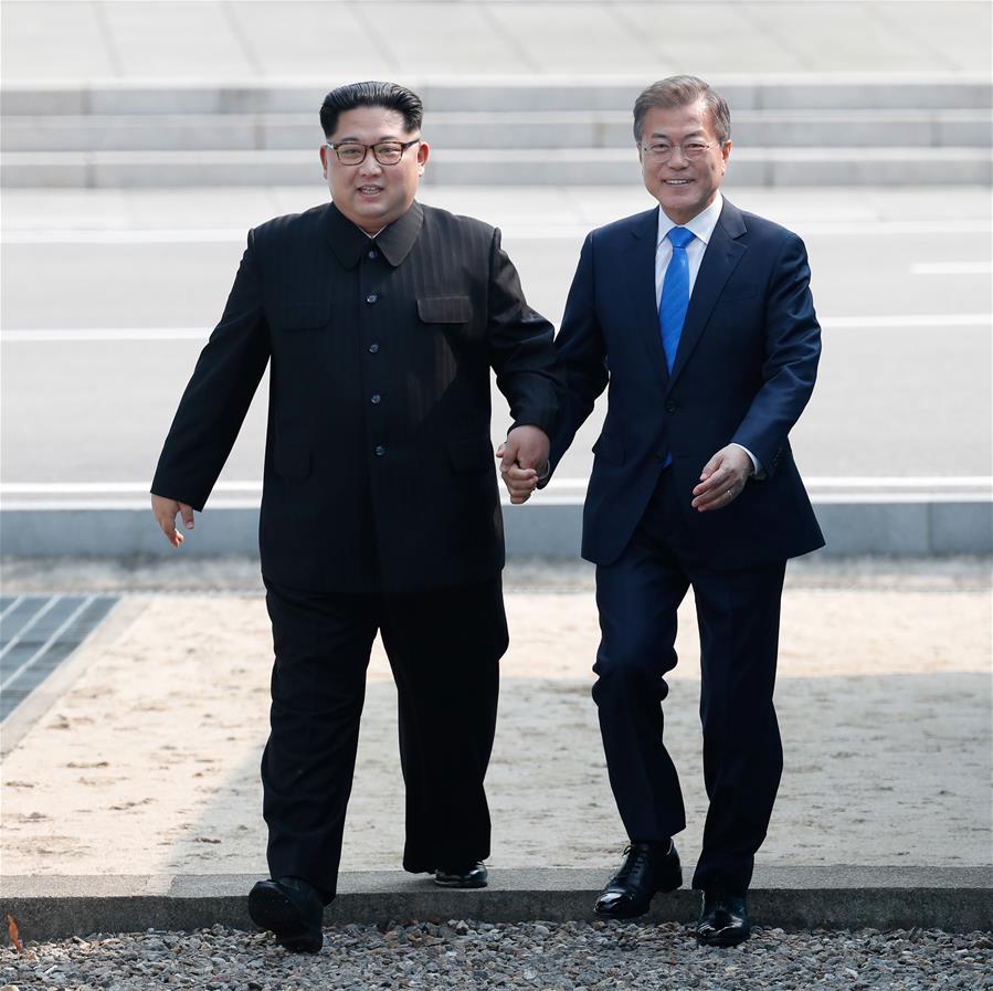 Presidente surcoreano recibe a máximo líder de RPDC después de que Kim cruzara la frontera a pie