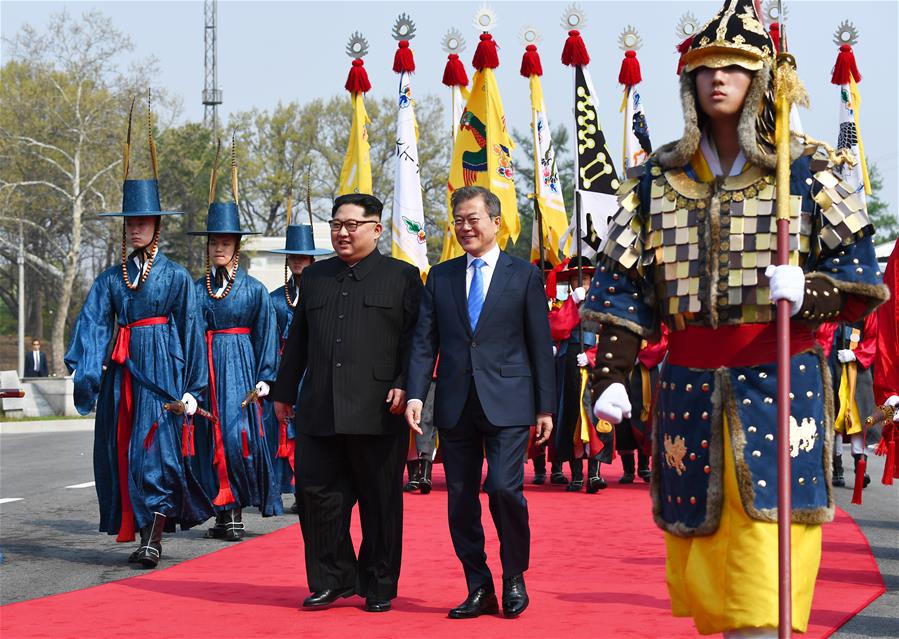 Presidente surcoreano recibe a máximo líder de RPDC después de que Kim cruzara la frontera a pie