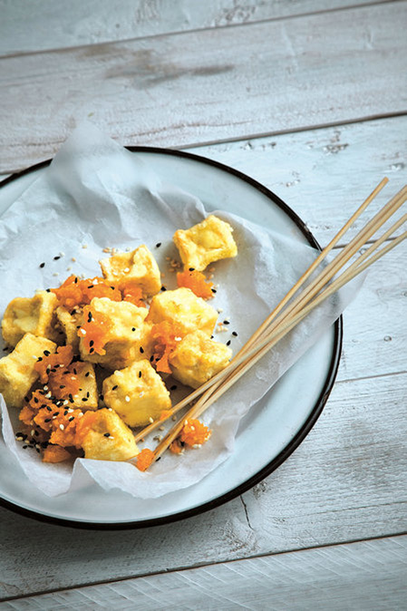 Recomendación de la chef Grace Choy: Tofu dorado con sésamo. [Foto proporcionada a chinadaily.com.cn]