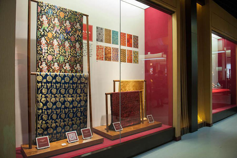 Diferentes colores y patrones de brocado yunjin en exhibición el 21 de mayo de 2018. (Foto cedida a chinadaily.com.cn)