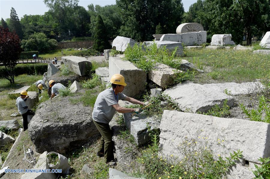 El reforzamiento de las ruinas en el sitio histórico de Yuanmingyuan en Beijing