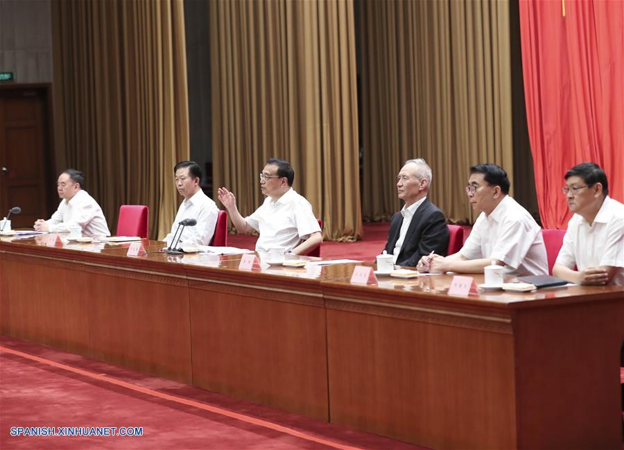 Primer ministro chino enfatiza importancia de recursos humanos y talento para desarrollo