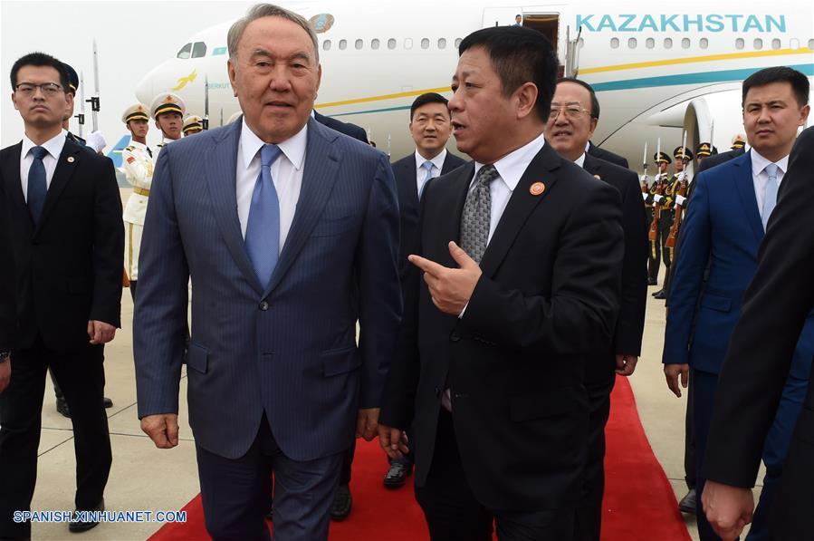 Presidente de Kazajistán llega a Qingdao
