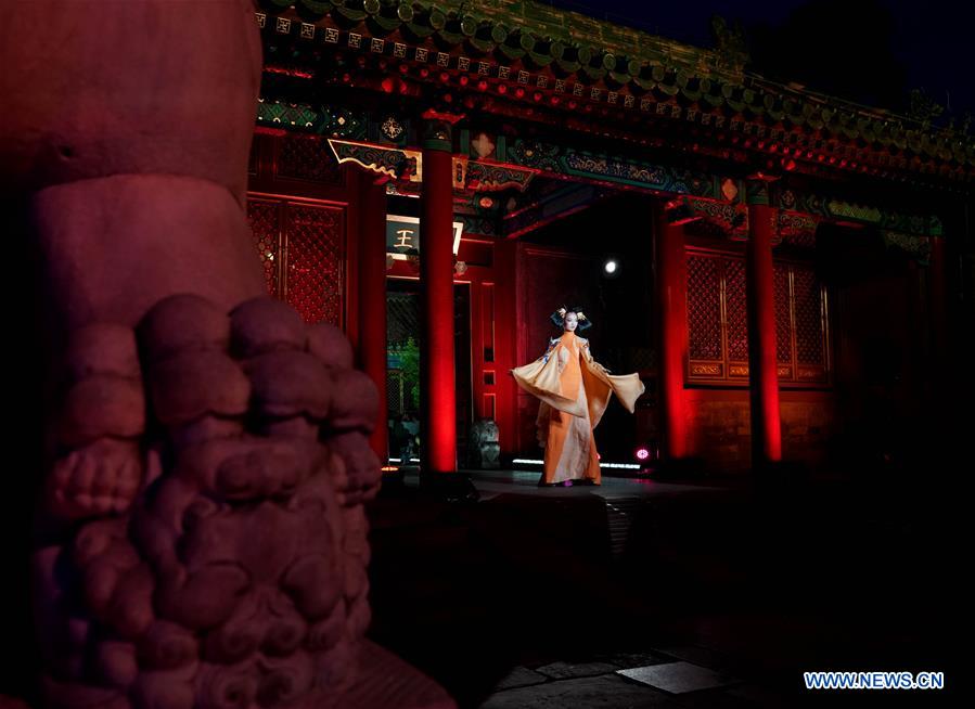 “Espléndida China - Espectáculos de Moda del Patrimonio Cultural Inmaterial de China” en Beijing
