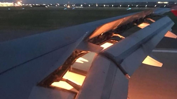 El avión de Arabia Saudí se incendia en pleno vuelo
