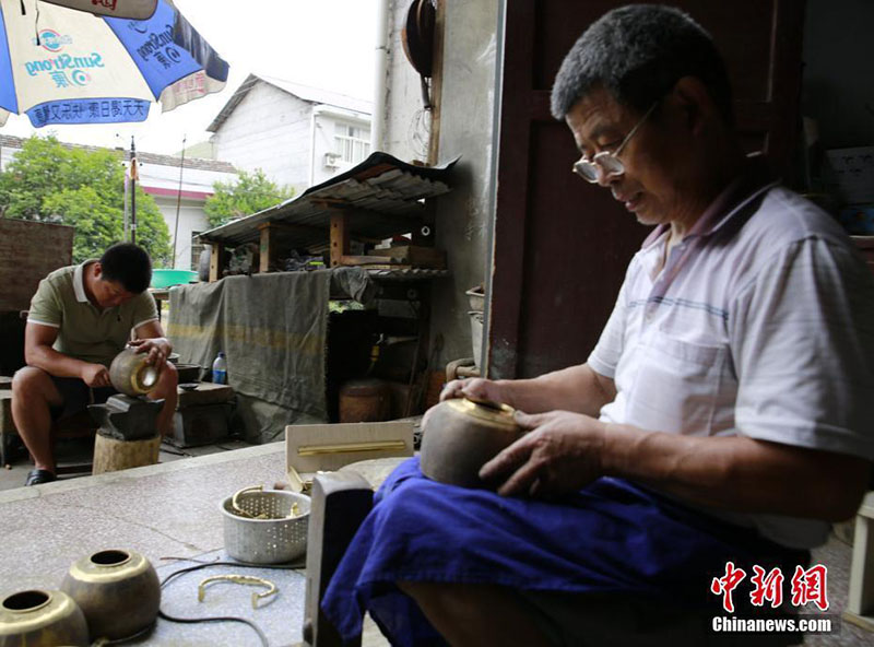 Un vistazo a las ollas de cobre hechas a mano en Zhangjiajie
