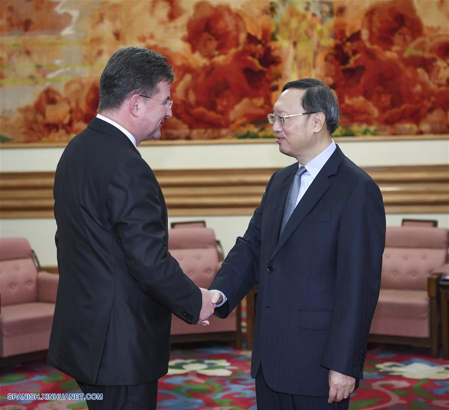 Alto funcionario chino se reúne con invitados extranjeros