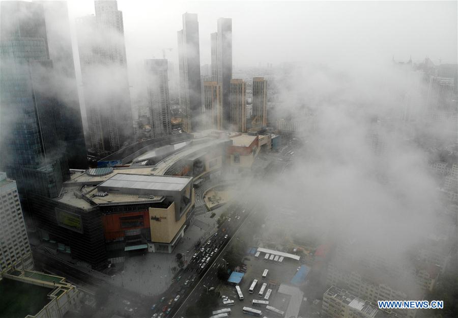 La niebla de verano envuelve Qingdao