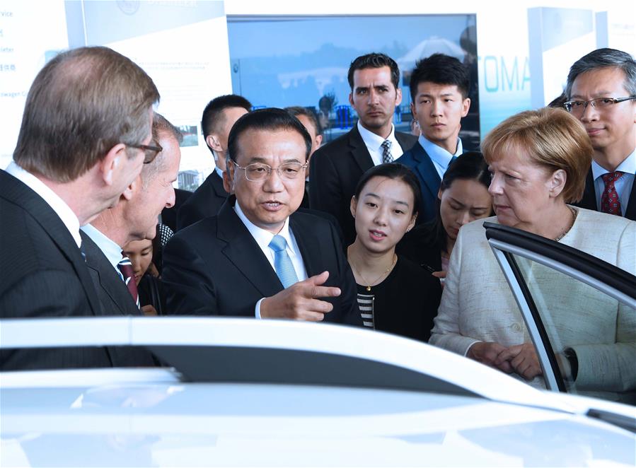 Primer ministro chino elogia cooperación chino-alemana en piloto automático