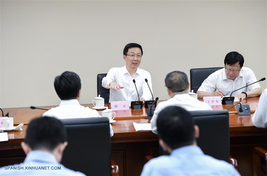 Viceprimer ministro chino pide mejor servicio en seguros médicos