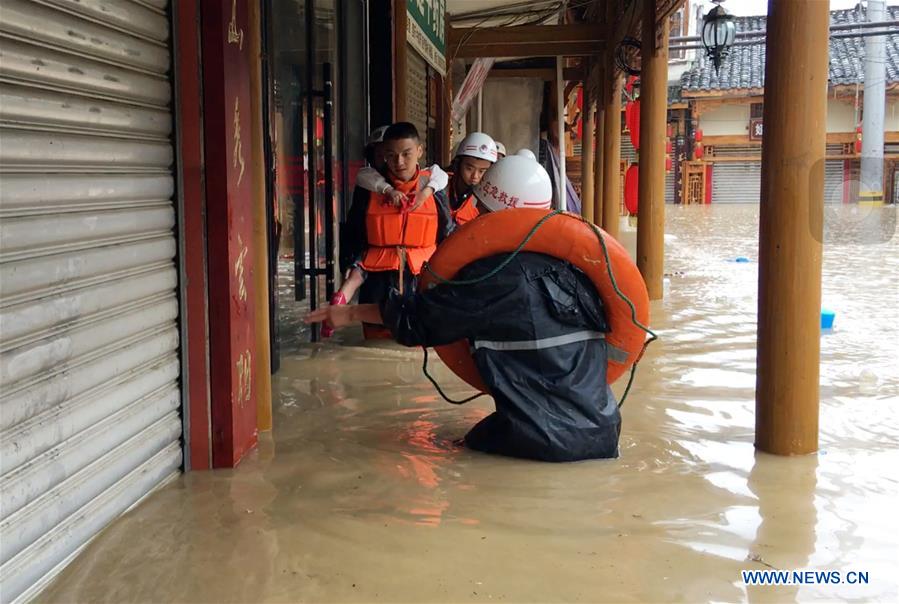 Las intensas lluvias obligan a evacuar residentes en la provincia de Gansu