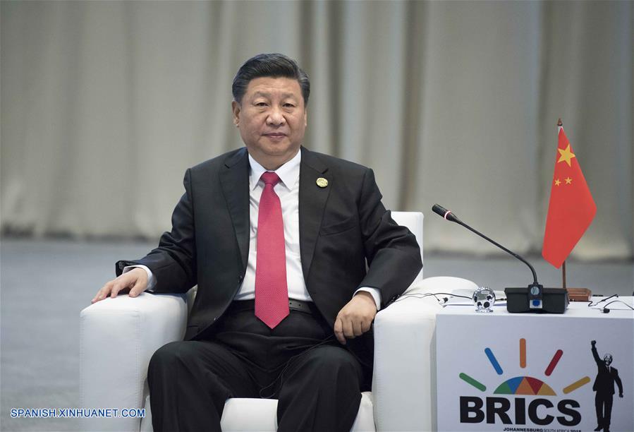 JOHANNESBURGO, julio 27, 2018 (Xinhua) -- El presidente de China, Xi Jinping, asiste a una reunión informal para conmemorar el décimo aniversario del mecanismo BRICS en Johannesburgo, Sudáfrica, el 27 de julio de 2018. (Xinhua/Li Tao)