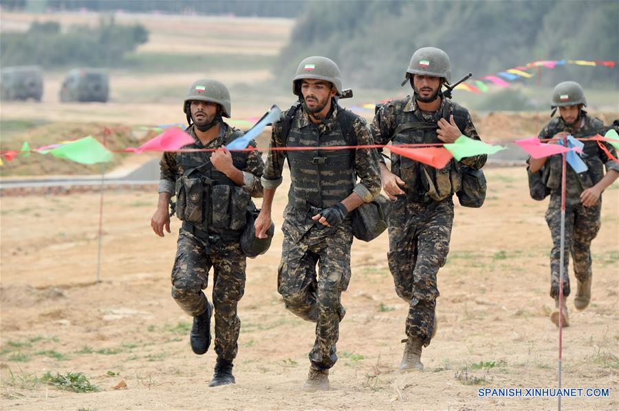 Miembros del equipo iraní participan en el evento de ruta de supervivencia "Seaborne Assault" de los Juegos Militares Internacionales 2018, en Quanzhou, provincia de Fujian, en el suroeste de China, el 2 de agosto de 2018. El evento de ruta de supervivencia "Seaborne Assault" de los Juegos Militares Internacionales 2018 comenzó el jueves en Quanzhou. (Xinhua/Jiang Kehong)