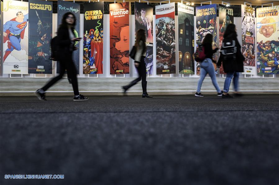 SAO PAULO, agosto 3, 2018 (Xinhua) -- Personas visitan la 25 Bienal Internacional del Libro de Sao Paulo, en Sao Paulo, Brasil, el 3 de agosto de 2018. Con la presencia de un estand para divulgar la literatura y cultura china, la 25 Bienal Internacional del Libro de Sao Paulo se inauguró el viernes en Brasil y se extenderá hasta el 12 de agosto. (Xinhua/Rahel Patrasso)