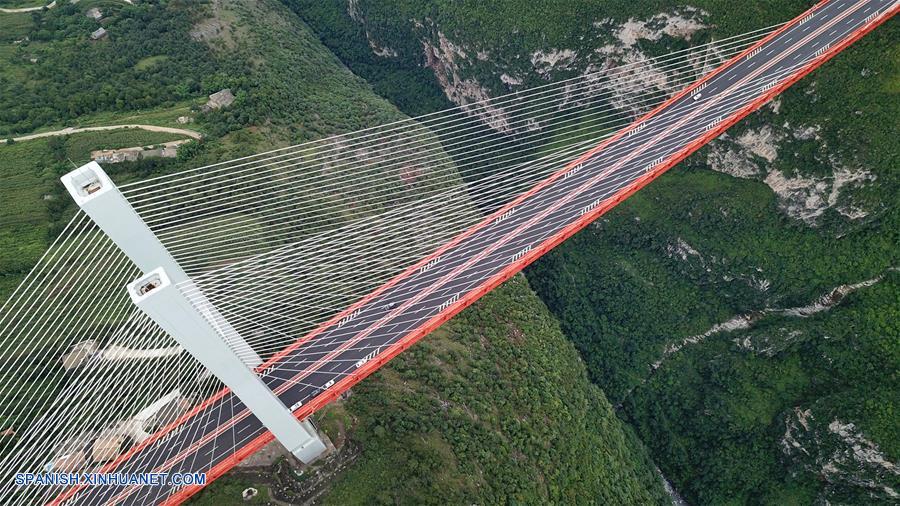Vista aérea del Puente Beipanjiang en el suroeste de China