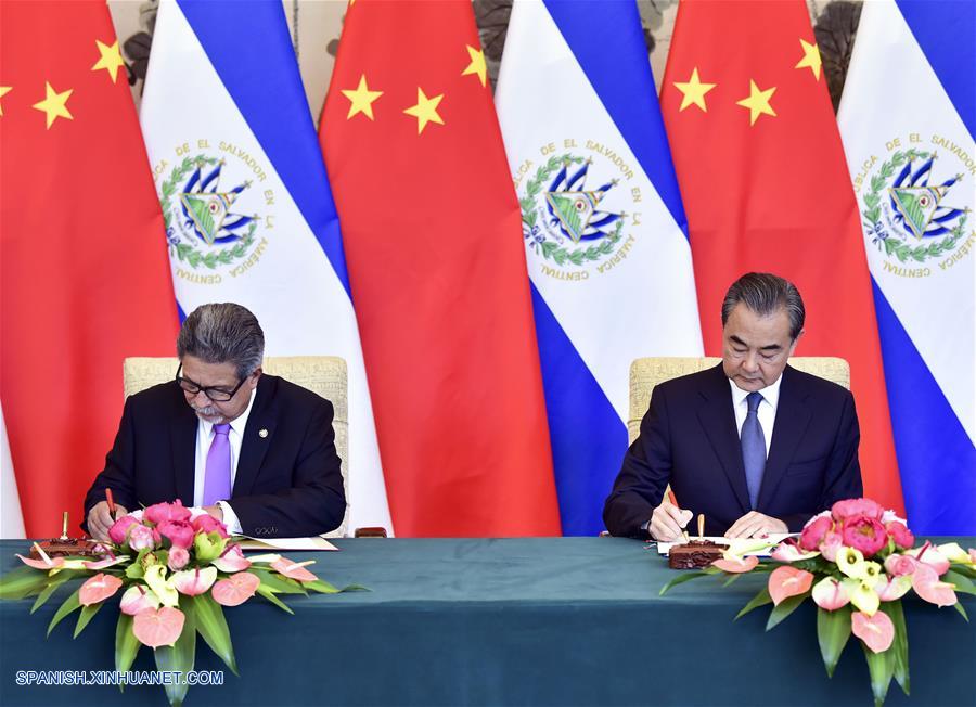China y El Salvador establecen relaciones diplomáticas