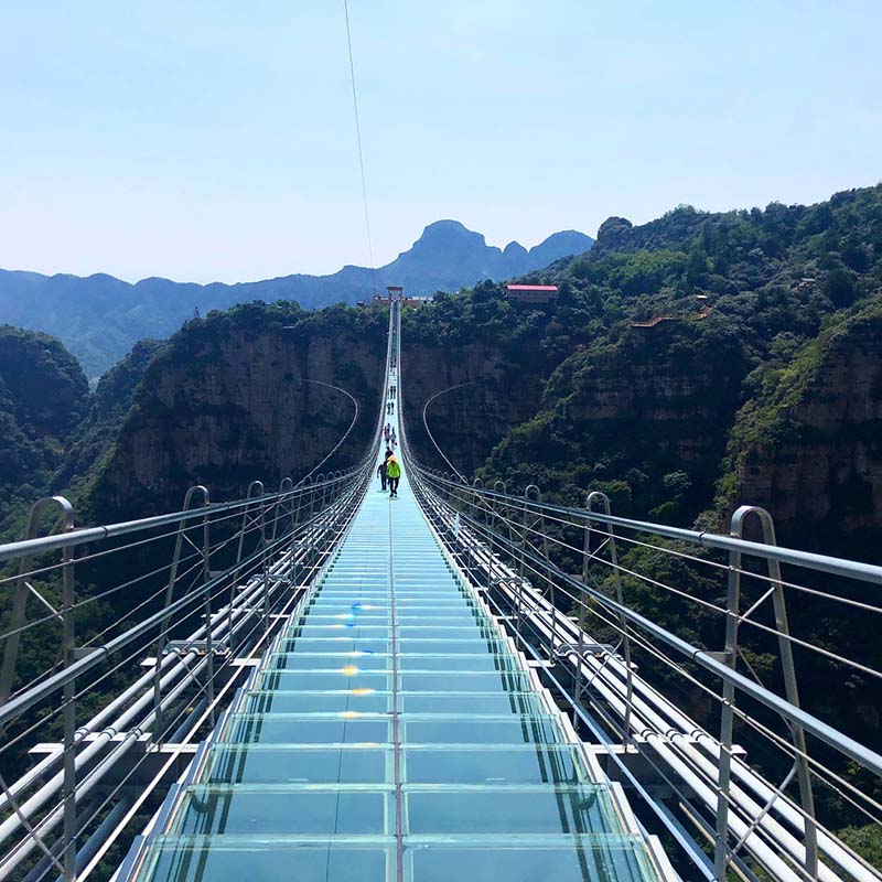 El puente de vidrio más largo del mundo: vivir una experiencia diferente en China