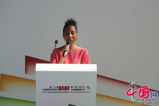 Lisa Sankar durante la XXV Feria Internacional del Libro de Beijing.