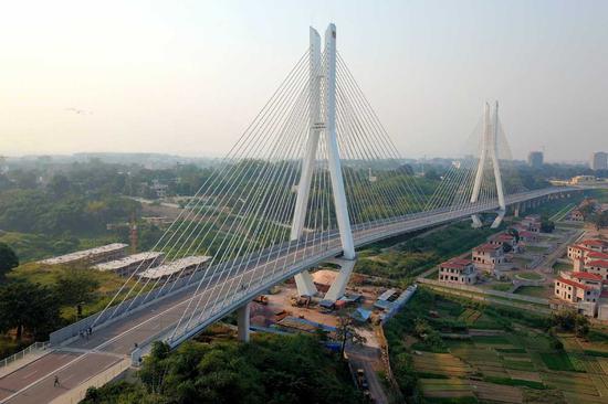 Una foto aérea del puente construído por China en Brazzaville, República del Congo, 10 de junio del 2018. (Foto: Xinhua)
