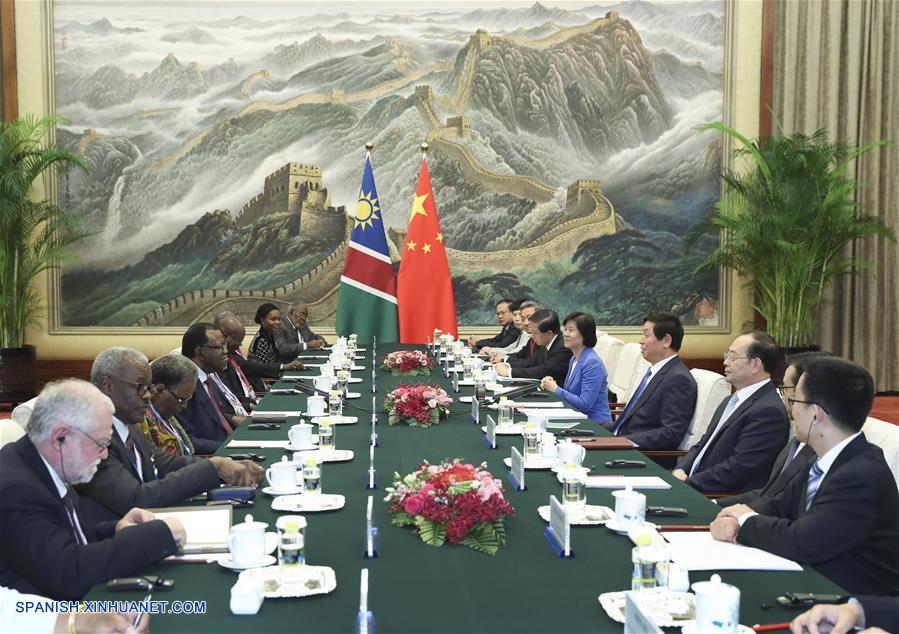 Máximo legislador de China se reúne con presidente de Namibia