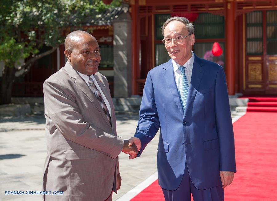Vicepresidente chino se reúne con vicepresidente segundo de Burundi