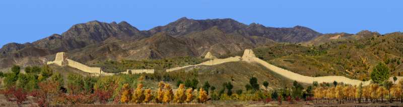 La gran muralla de Datong todavía se mantiene incólume, a pesar de los muchos años de viento y lluvia.[Foto: Li Yi y Han Jianjun]