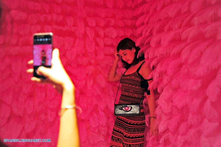 Abre museo de arte fotográfico con 50 escenarios creativos en Wuhan