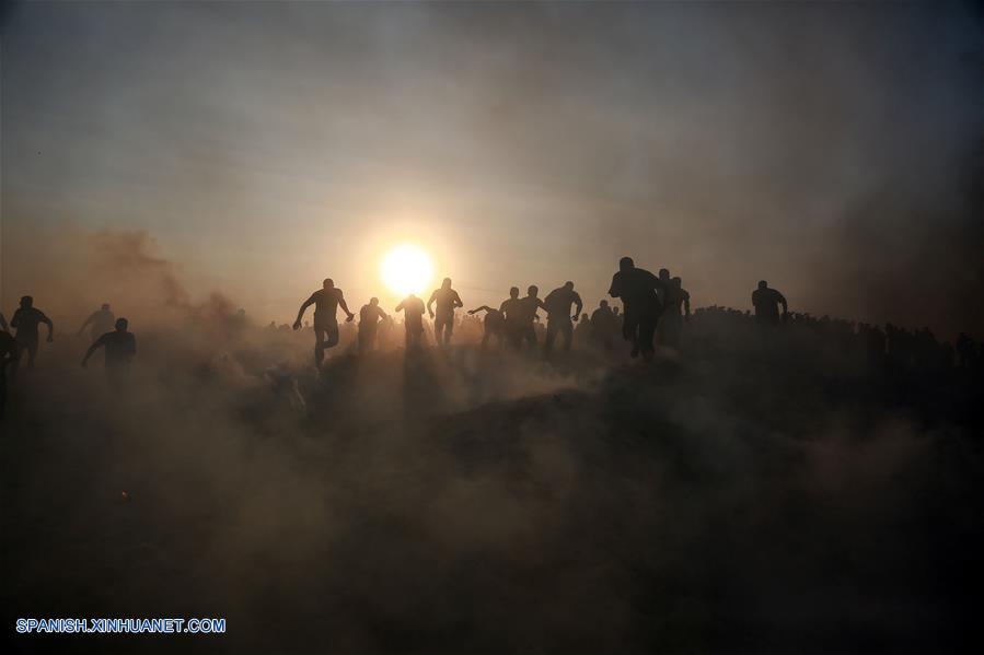 Al menos 95 palestinos resultaron heridos en enfrentamientos en la Franja de Gaza