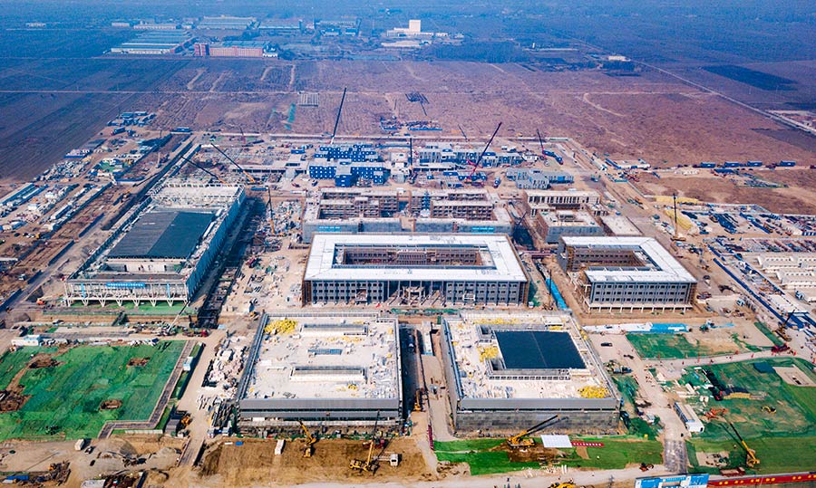 Vista aérea del Centro de Servicios Públicos de la nueva área Xiongan, primer proyecto importante que construye en la zona. [Foto: Cao Xiaowen/China Daily]