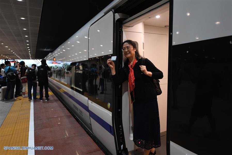 ESPECIAL: A bordo de primer tren bala de parte continental china a Hong Kong