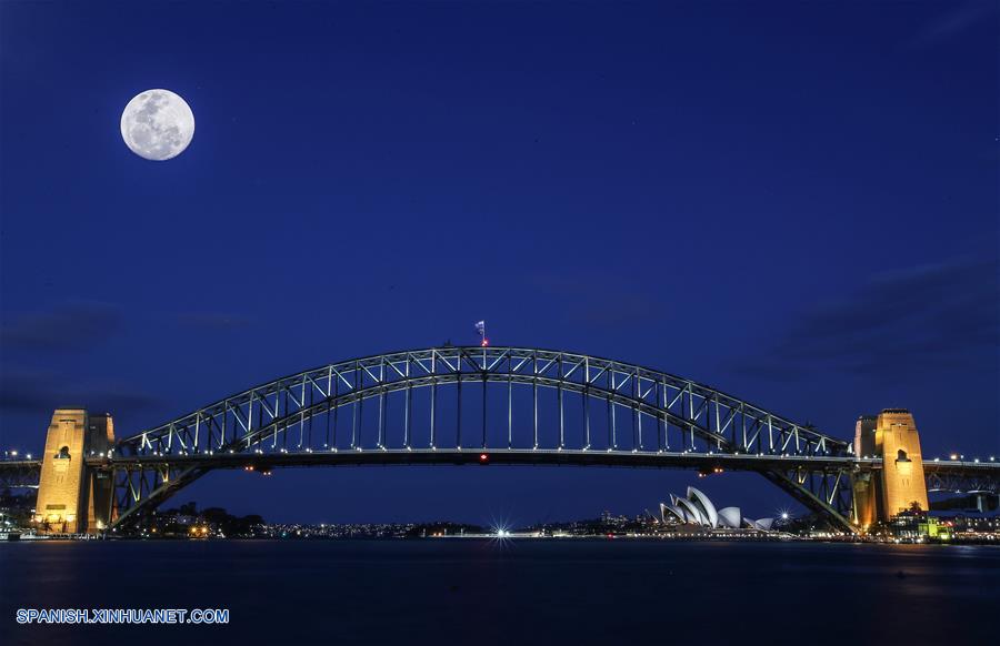 Vista de luna previo al Festival de Medio Otoño en Sidney, Australia