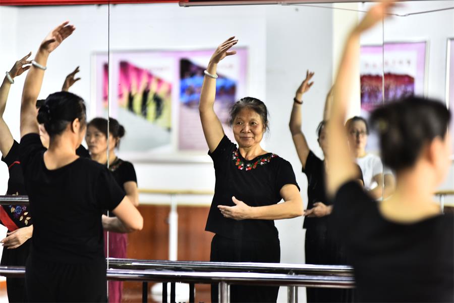 Las reformas chinas en la enseñanza del adulto mayor buscan contrarrestar la disminución de la fuerza laboral