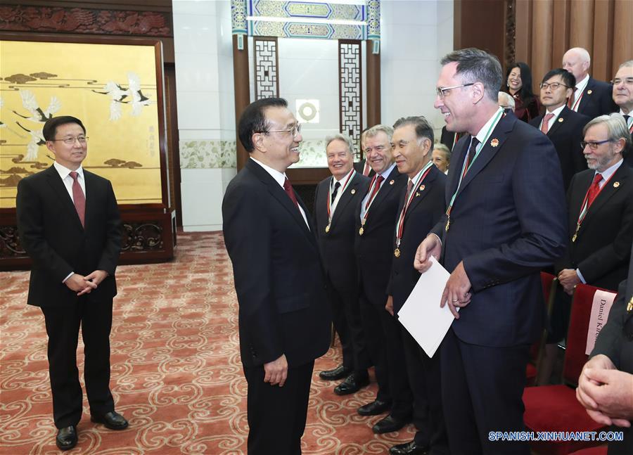Premier chino dice que talento extranjero es importante para innovación de China