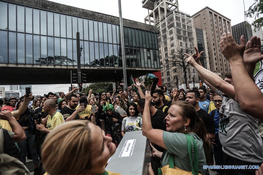 Sao Paulo: Manifestación en apoyo al candidato presidencial del Partido de los Trabajadores de Brasil
