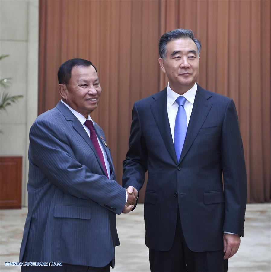 Máximo asesor político de China se reúne con alto político camboyano