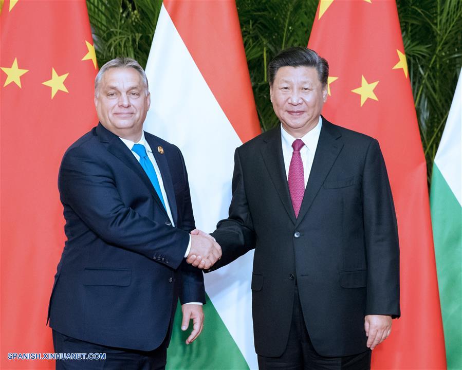 SHANGHAI, noviembre 5, 2018 (Xinhua) -- El presidente de China, Xi Jinping (d), se reúne con el primer ministro de Hungría, Viktor Orban, en Shanghai, en el este de China, el 5 de noviembre de 2018. (Xinhua/Ding Haitao)