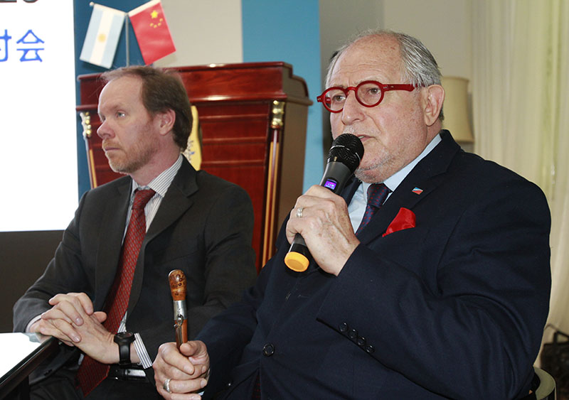 Diego Ramiro Guelar, embajador de Argentina en China, interviene en el seminario “Perspectivas macroeconómicas de Argentina (2019-2023)”, Beijing, 8 de noviembre del 2018. (Foto: YAC/ Pueblo en Línea)