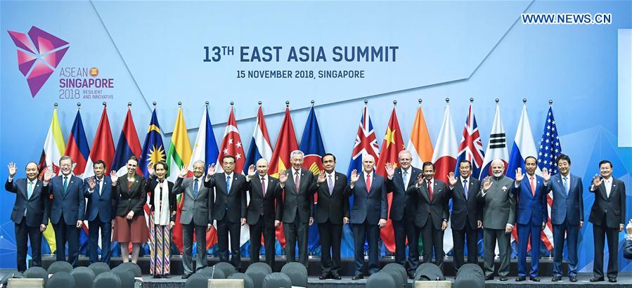 Premier chino pide consultas y apertura mutua para mantener paz y prosperidad en Asia Oriental
