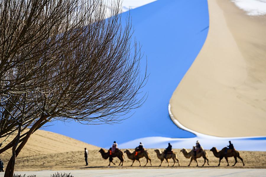 Después de la primera nevada, Dunhuang se convierte en la “tierra de las hadas”