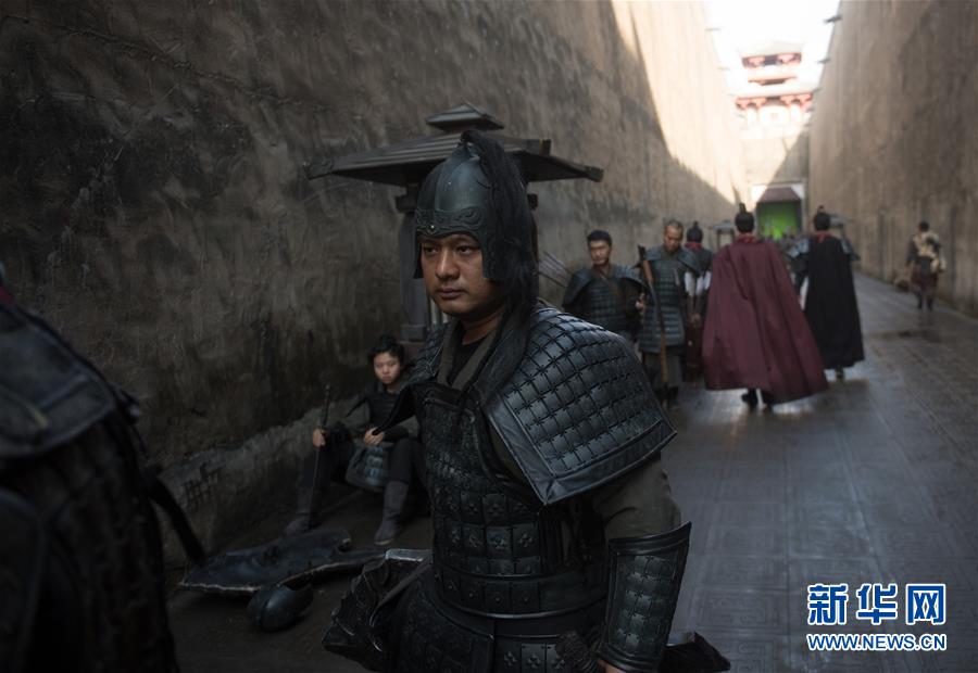 El 3 de diciembre, un actor se prepara para filmar una escena de una serie de televisión en los Estudios Hengdian. Por Weng Xinyang, Agencia de Noticias Xinhua.