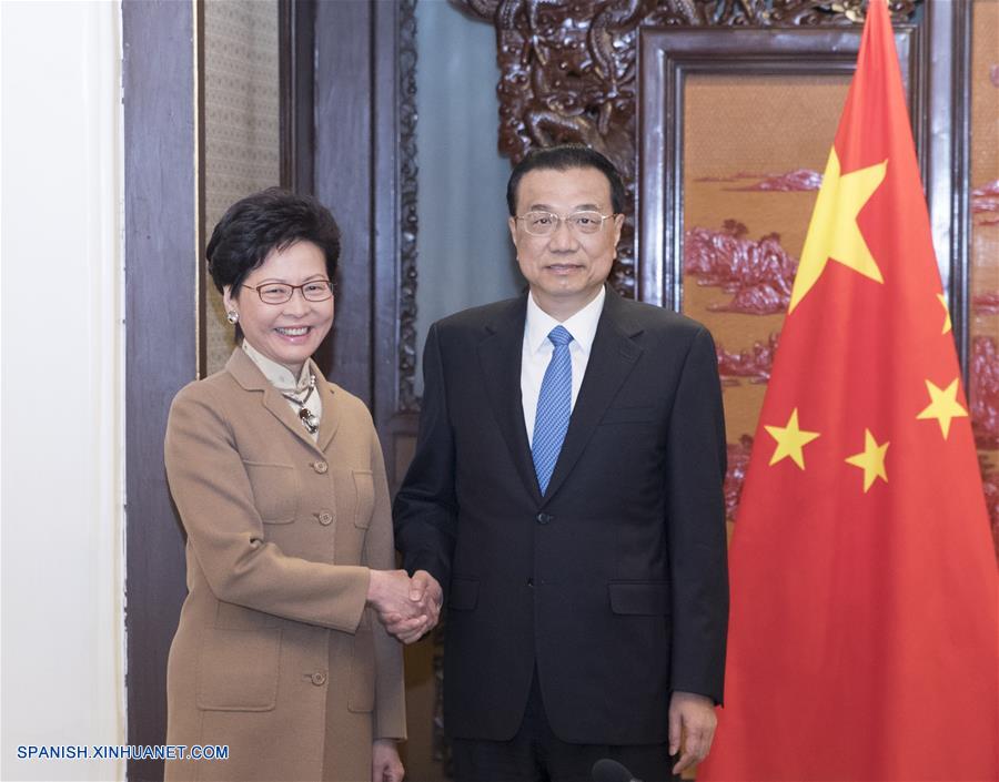 Primer ministro Li se reúne con jefa ejecutiva de RAEHK