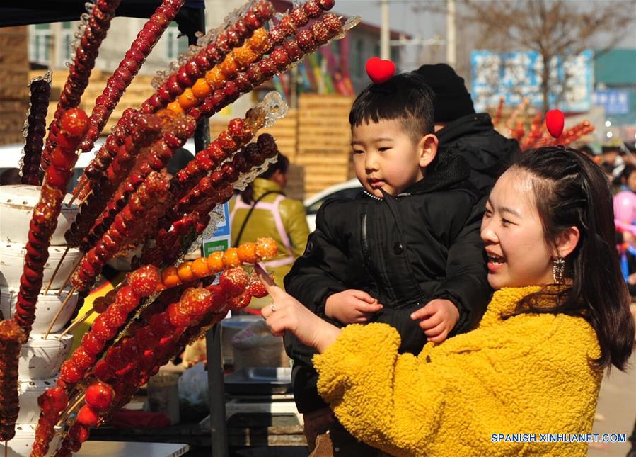 Actividad para saludar al próximo Festival de la Linterna en Hebei