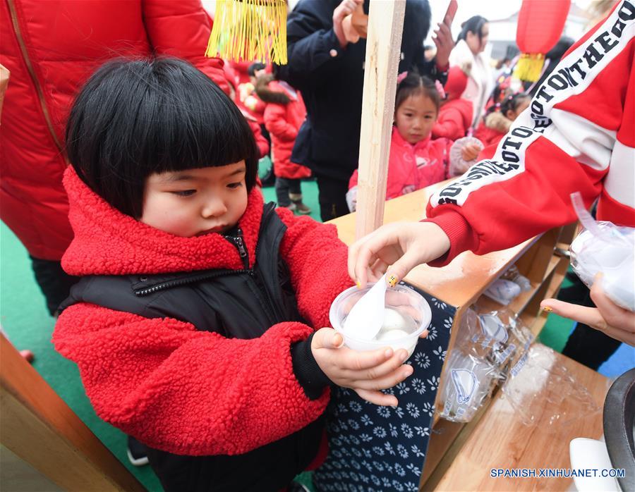 Actividad cultural tradicional para nuevo semestre en Zhejiang