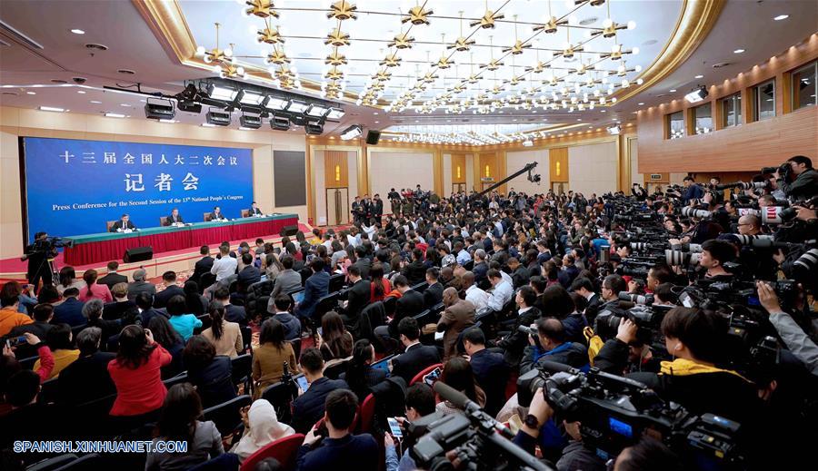 (Dos sesiones) China espera que la política de Europa hacia China sea "independiente, consistente y prospectiva", según canciller