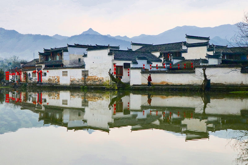 Hongcun, en Huangshan, provincia de Anhui, es un sitio muy famoso debido a su impecable arquitectura tradicional. Además, este pueblo es Patrimonio de la Humanidad UNESCO. Anhui , 20 de marzo del 2019. [Foto: Zhu Lixin/ Chinadaily.com.cn] 