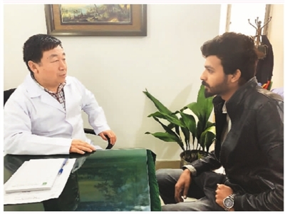 Un abnegado médico chino promueve la amistad entre China y Pakistán