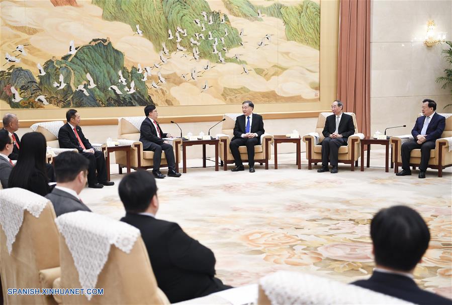 Máximo asesor político chino se reúne con asesores políticos provinciales originarios de Macao