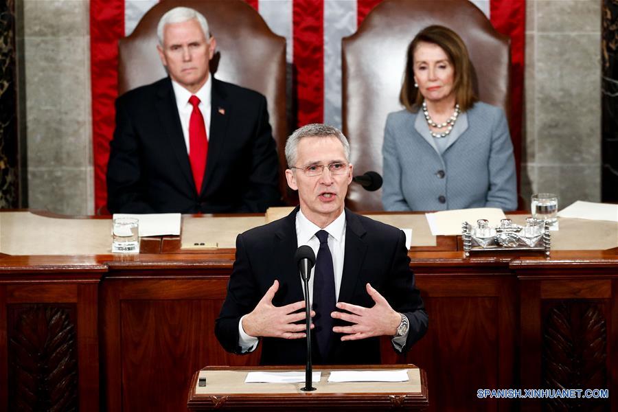 El secretario general de la Organización del Tratado del Atlántico Norte (OTAN), Jens Stoltenberg (frente), reacciona durante una reunión conjunta del Congreso de Estados Unidos, en Washington D.C., Estados Unidos, el 3 de abril de 2019. De acuerdo con información de la prensa local, Jens Stoltenberg dijo el miércoles que la alianza militar no quiere una "nueva carrera de armamento" con Rusia, mientras insta a Moscú a cumplir con un tratado de control de armas histórico. (Xinhua/Ting Shen)