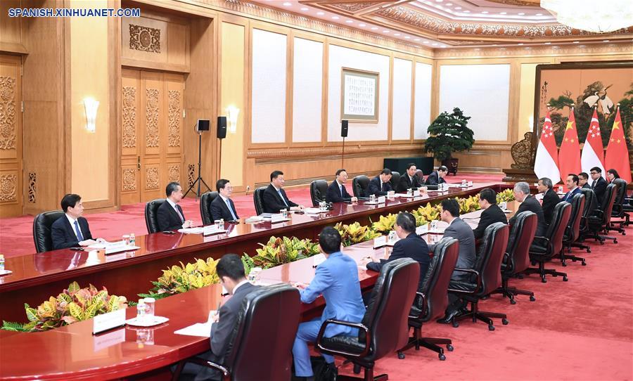 Xi Jinping se reúne con primer ministro de Singapur